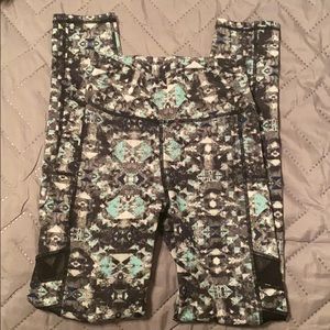 POP Fit leggings with pockets and mesh details